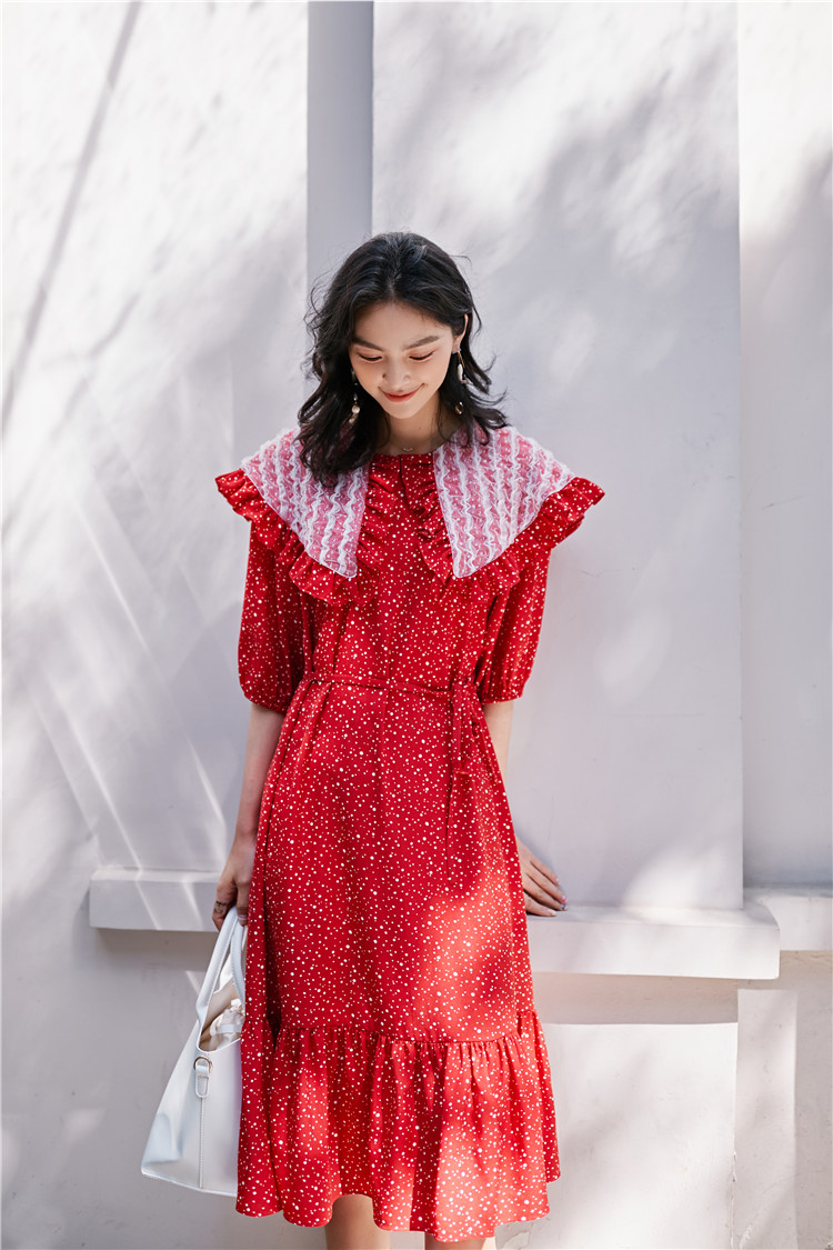 娃娃领红草莓连衣裙